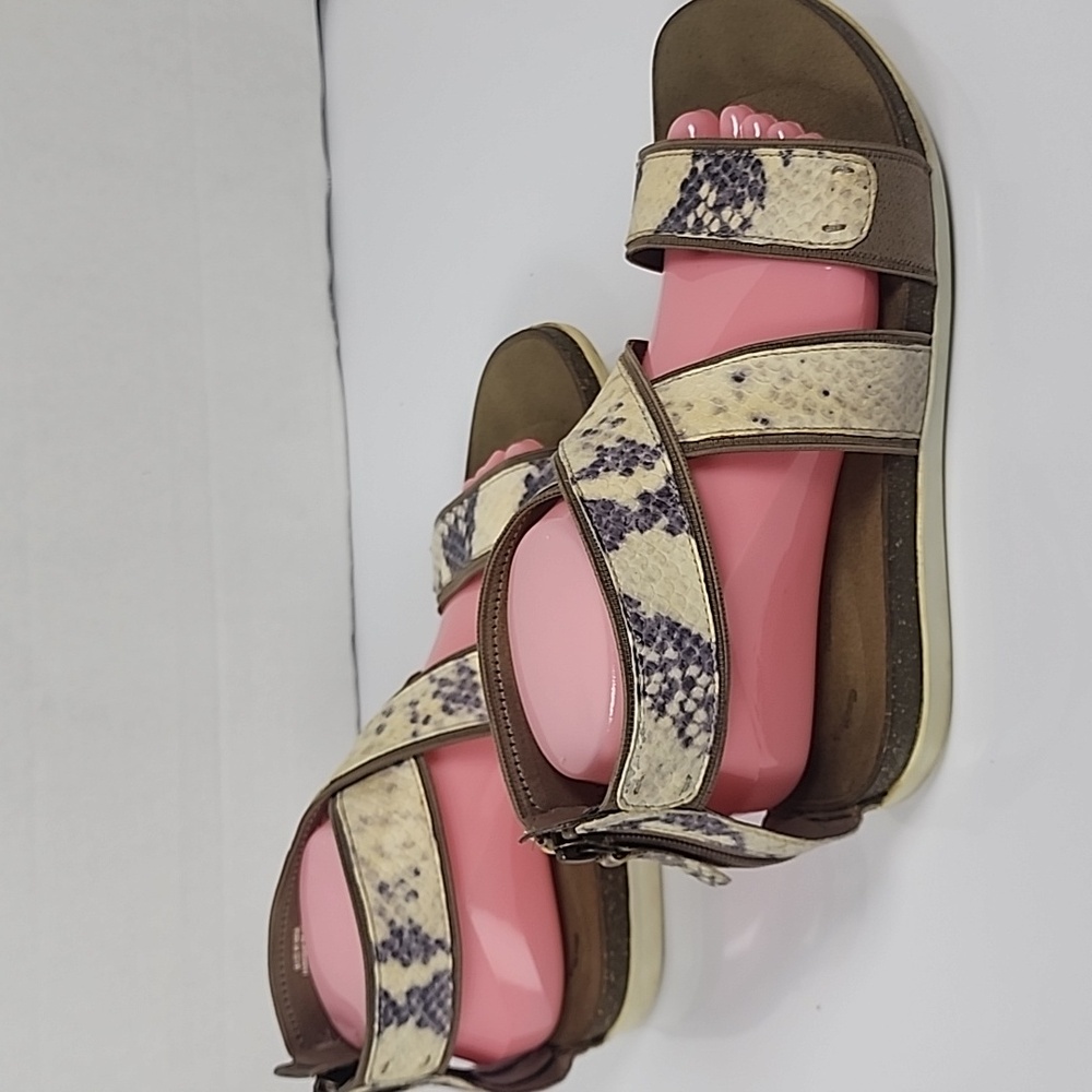 Rockport Women Strappy  Cream And Black Snakeskin Flat Strappy Sandals Size 9